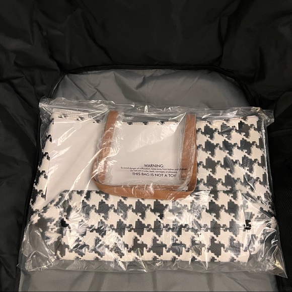 Thirty One Modern Tote - Picture 2 of 2